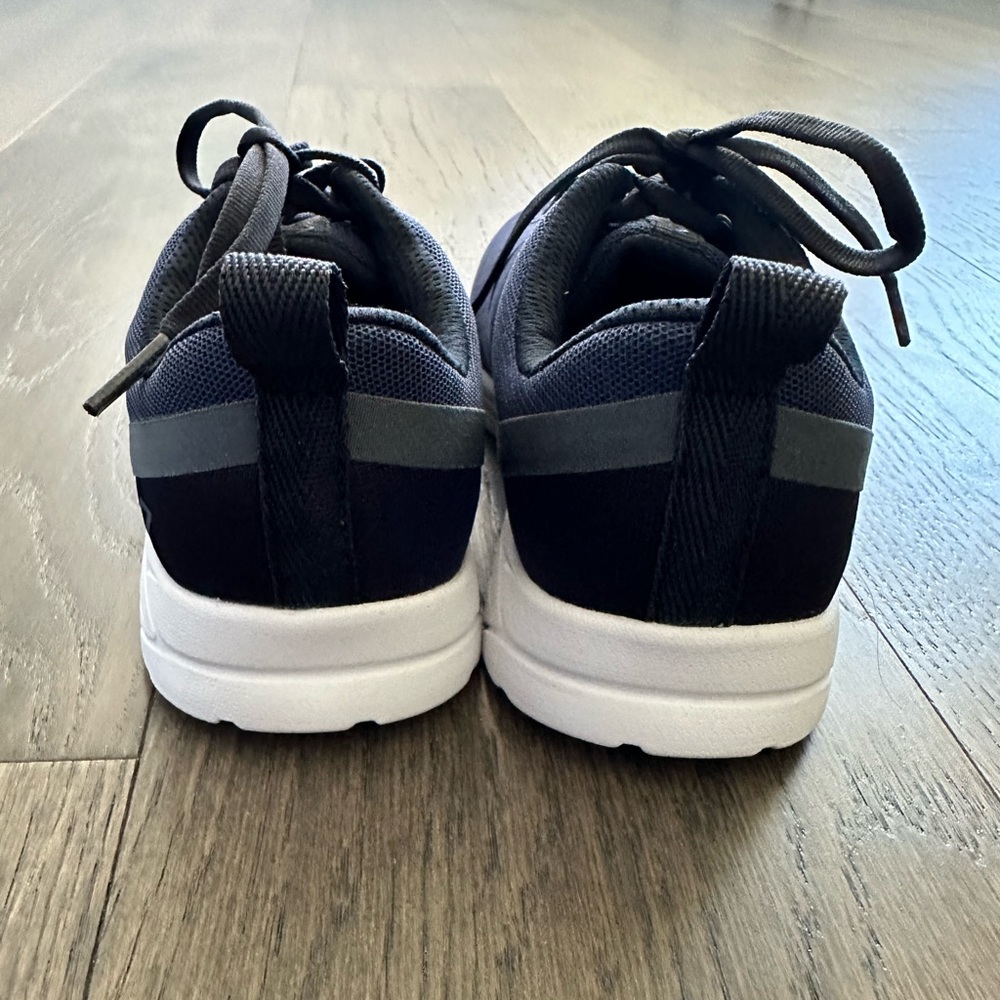Vionic Sneakers - Picture 4 of 7